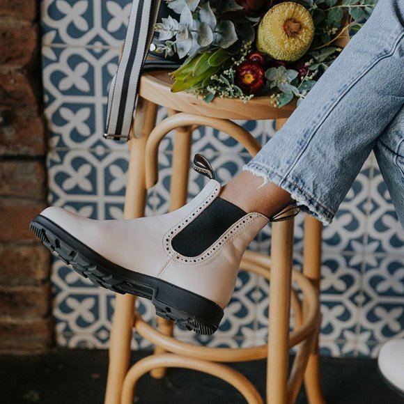 Blundstone Women's Light Tan and Black Ankle Boots - Picture 1 of 12